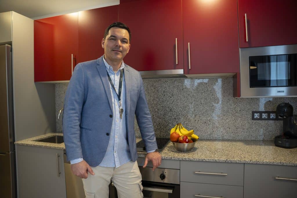 Alan est gestionnaire d'appartements chez TGNA à Tarragone